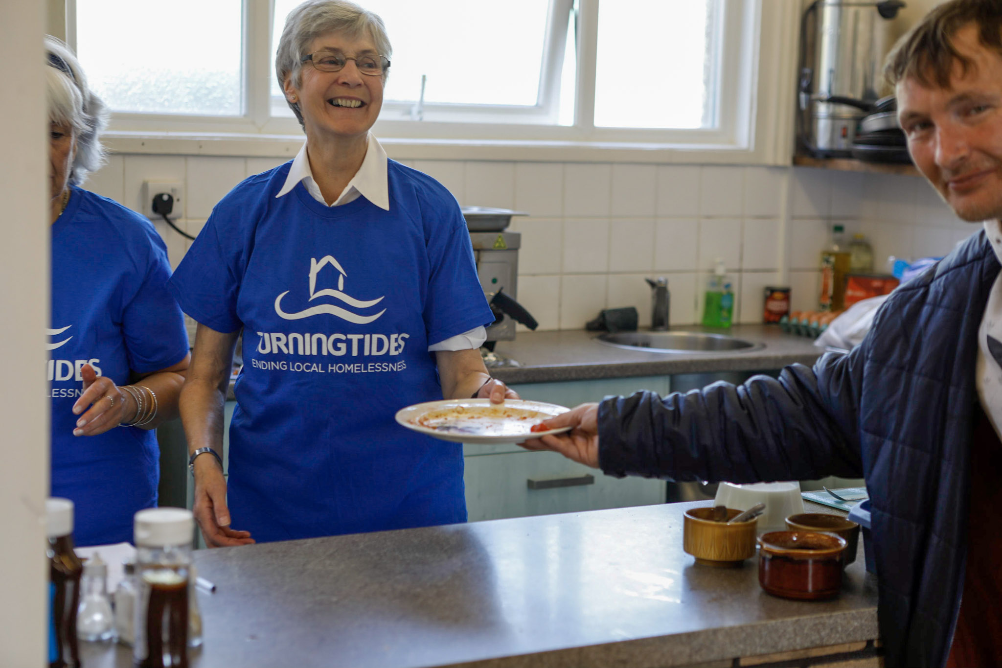 Client and volunteer at hub kitchen
